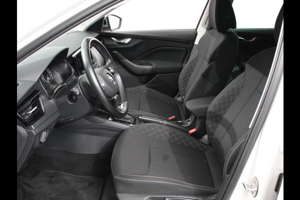 Škoda Kamiq 1.0 TSI Sport Business Climate control Cruise control Achteruitrijcamera Parkeersensoren Keyless Navigatie Apple Carplay/ Android auto Lichtmetalen velgen