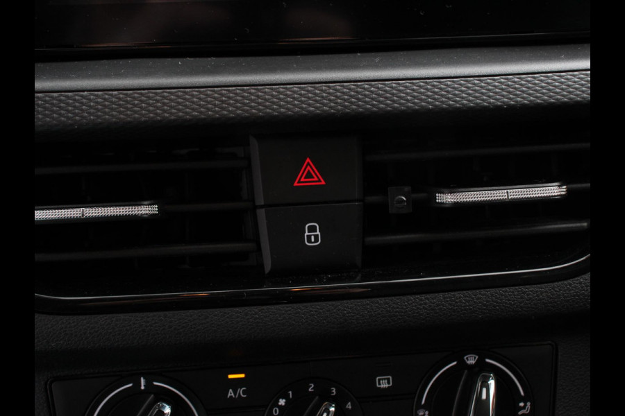 Škoda Kamiq 1.0 TSI Sport Business Climate control Cruise control Achteruitrijcamera Parkeersensoren Keyless Navigatie Apple Carplay/ Android auto Lichtmetalen velgen