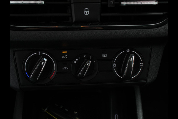 Škoda Kamiq 1.0 TSI Sport Business Climate control Cruise control Achteruitrijcamera Parkeersensoren Keyless Navigatie Apple Carplay/ Android auto Lichtmetalen velgen