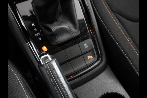 Škoda Kamiq 1.0 TSI Sport Business Climate control Cruise control Achteruitrijcamera Parkeersensoren Keyless Navigatie Apple Carplay/ Android auto Lichtmetalen velgen