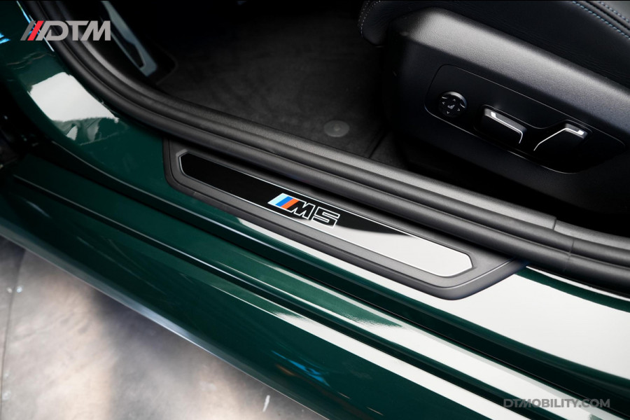 BMW 5 Serie Touring M5 | M-Drivers Pack | Keramisch | Akrapovič | Goodwood Grün Sonderlackierung
