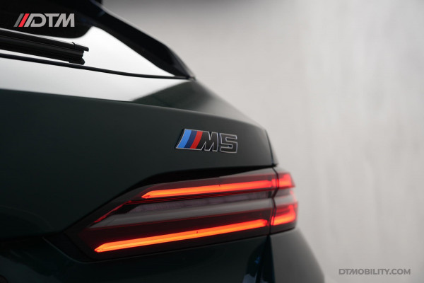 BMW 5 Serie Touring M5 | M-Drivers Pack | Keramisch | Akrapovič | Goodwood Grün Sonderlackierung