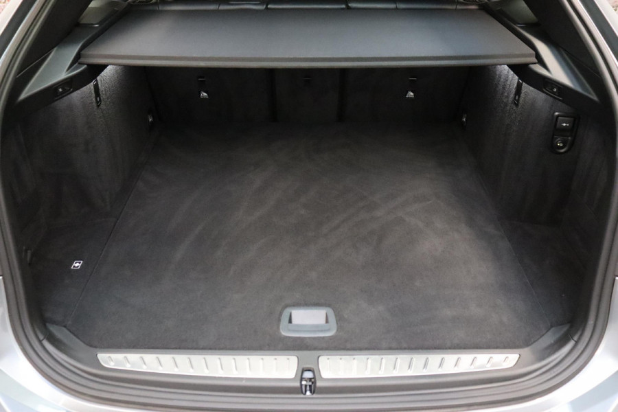 BMW 6 Serie Gran Turismo 630i High Executive M Sport Pakket Automaat / Live Cockpit Professional / Panoramadak / Trekhaak / Comfortstoelen / Active Steering / Niveauregeling / Stoelventilatie / Driving Assistant Plus / Harman Kardon / Parkeerhulpsysteem Plus / Head-Up Display