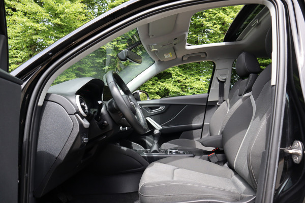 Audi Q2 30 TFSI | Black Edition | Panoramadak | Virtual cockpit |