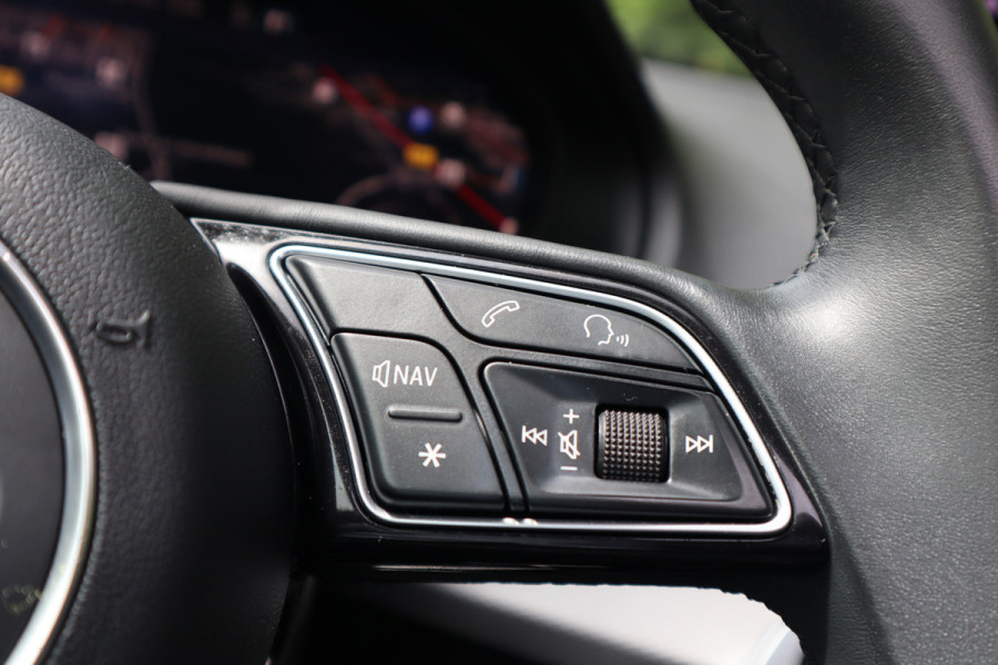 Audi Q2 30 TFSI | Black Edition | Panoramadak | Virtual cockpit |