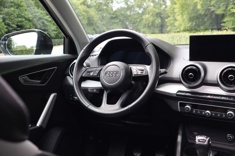 Audi Q2 30 TFSI | Black Edition | Panoramadak | Virtual cockpit |