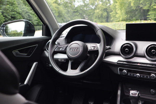 Audi Q2 30 TFSI | Black Edition | Panoramadak | Virtual cockpit |