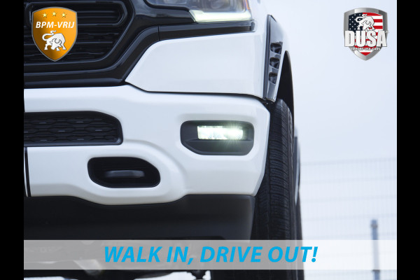 Dodge Ram 1500 | Limited | 5.7 V8 | HEMI | Night Edition | Panorama dak  | Luchtvering | BPM-VRIJ | Bright white Getoonde accessoires zijn verkrijgbaar tegen meerprijs