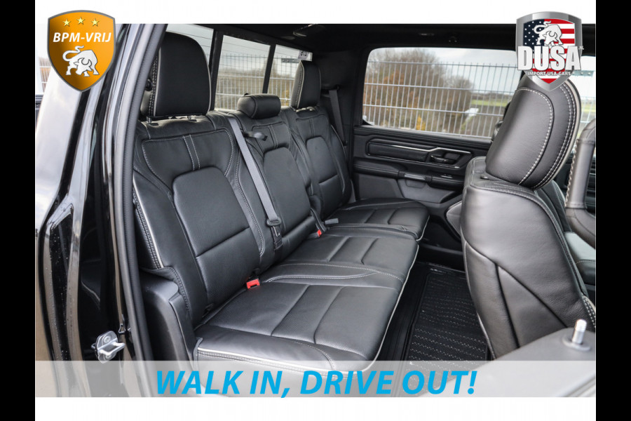 Dodge Ram 1500 | Limited | 5.7 V8 | HEMI | Night Edition | Panorama dak  | Luchtvering | BPM-VRIJ | Bright white Getoonde accessoires zijn verkrijgbaar tegen meerprijs