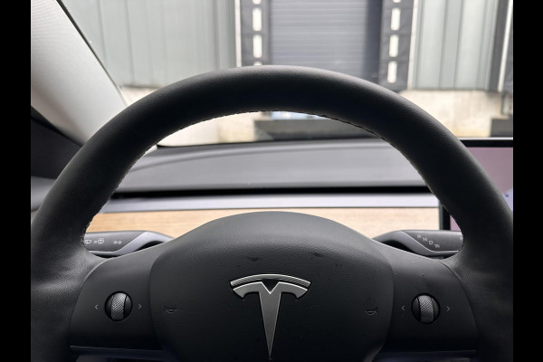 Tesla Model 3 Standard RWD Plus 60 kWh | SOH: 91,3% | Camera | Navi | Stoel Verwarming | Volledig Leder | Pano |