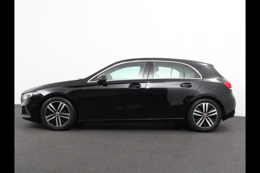 Mercedes-Benz A-Klasse 200 Automaat Advantage Navigatie Apple Carplay/Android Auto Camera Adaptive cruise control Stoelverwarming Parkeer sensoren