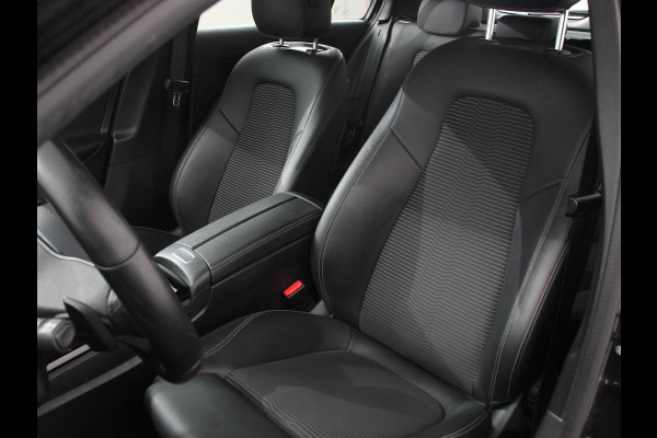 Mercedes-Benz A-Klasse 200 Automaat Advantage Navigatie Apple Carplay/Android Auto Camera Adaptive cruise control Stoelverwarming Parkeer sensoren