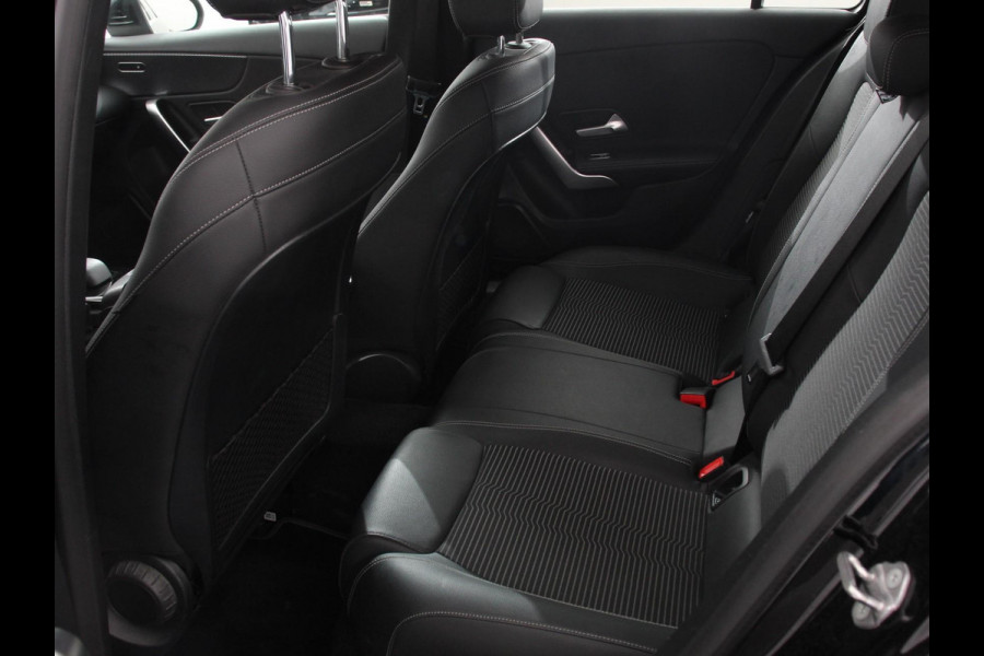 Mercedes-Benz A-Klasse 200 Automaat Advantage Navigatie Apple Carplay/Android Auto Camera Adaptive cruise control Stoelverwarming Parkeer sensoren