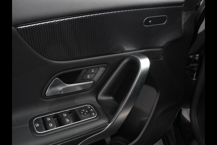 Mercedes-Benz A-Klasse 200 Automaat Advantage Navigatie Apple Carplay/Android Auto Camera Adaptive cruise control Stoelverwarming Parkeer sensoren