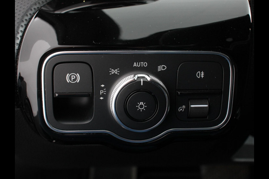 Mercedes-Benz A-Klasse 200 Automaat Advantage Navigatie Apple Carplay/Android Auto Camera Adaptive cruise control Stoelverwarming Parkeer sensoren