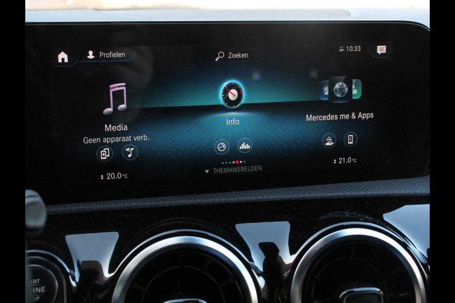 Mercedes-Benz A-Klasse 200 Automaat Advantage Navigatie Apple Carplay/Android Auto Camera Adaptive cruise control Stoelverwarming Parkeer sensoren