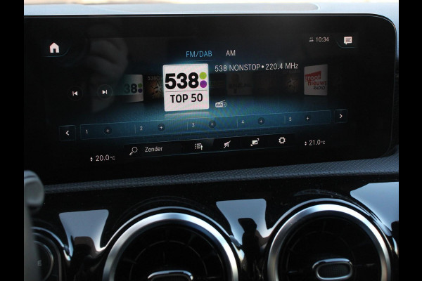 Mercedes-Benz A-Klasse 200 Automaat Advantage Navigatie Apple Carplay/Android Auto Camera Adaptive cruise control Stoelverwarming Parkeer sensoren