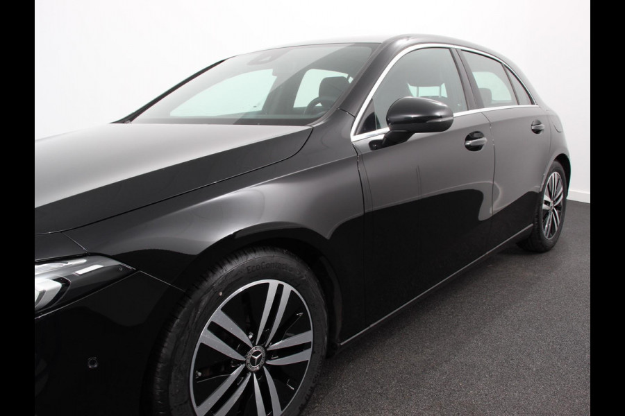 Mercedes-Benz A-Klasse 200 Automaat Advantage Navigatie Apple Carplay/Android Auto Camera Adaptive cruise control Stoelverwarming Parkeer sensoren