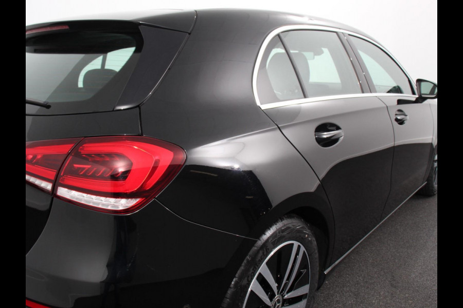 Mercedes-Benz A-Klasse 200 Automaat Advantage Navigatie Apple Carplay/Android Auto Camera Adaptive cruise control Stoelverwarming Parkeer sensoren