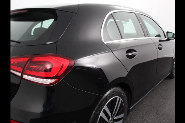 Mercedes-Benz A-Klasse 200 Automaat Advantage Navigatie Apple Carplay/Android Auto Camera Adaptive cruise control Stoelverwarming Parkeer sensoren