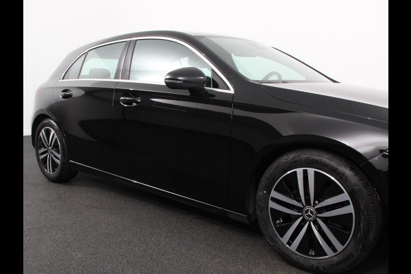 Mercedes-Benz A-Klasse 200 Automaat Advantage Navigatie Apple Carplay/Android Auto Camera Adaptive cruise control Stoelverwarming Parkeer sensoren