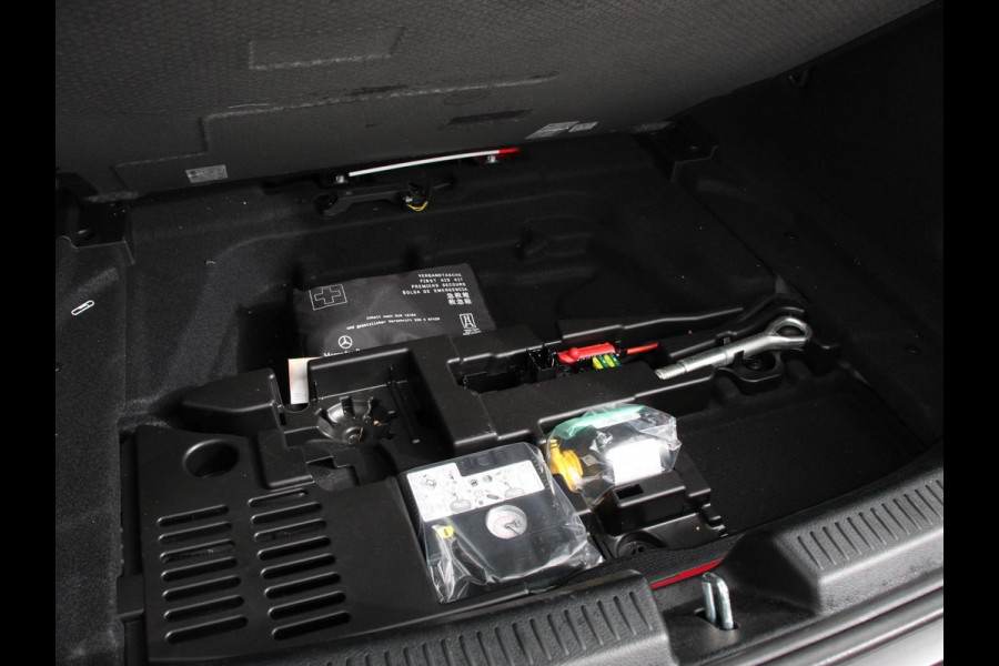 Mercedes-Benz A-Klasse 200 Automaat Advantage Navigatie Apple Carplay/Android Auto Camera Adaptive cruise control Stoelverwarming Parkeer sensoren