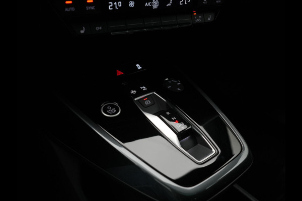 Audi Q4 e-tron 45 S Line 82 kWh 286pk Dealer O.H. | Trekhaak Af Fabriek | Panodak | Adaptive Cruise | Warmtepomp | Camera | Sonos Audio | Sportstoelen Verwarmd | Keyless | Blis | Apple Carplay | Navigatie | DAB |