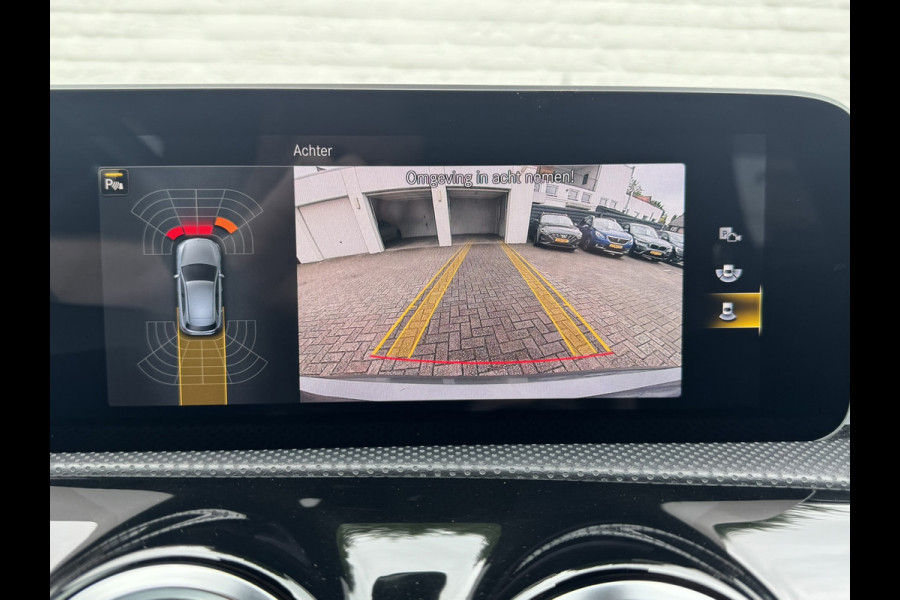 Mercedes-Benz A-Klasse 200 AMG Sfeer Camera Clima Navi Stoelverwarming 19"Multispoke velgen Sportonderstel