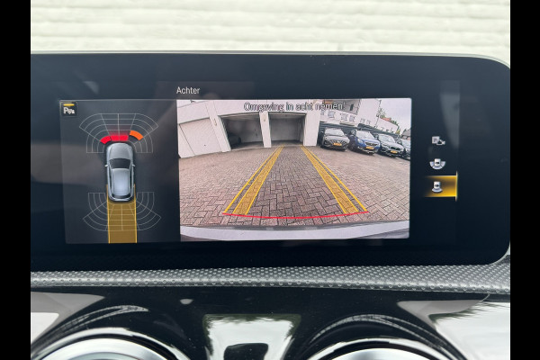 Mercedes-Benz A-Klasse 200 AMG Sfeer Camera Clima Navi Stoelverwarming 19"Multispoke velgen Sportonderstel