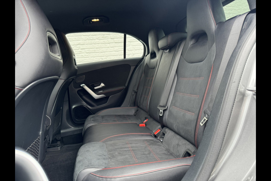 Mercedes-Benz A-Klasse 200 AMG Sfeer Camera Clima Navi Stoelverwarming 19"Multispoke velgen Sportonderstel