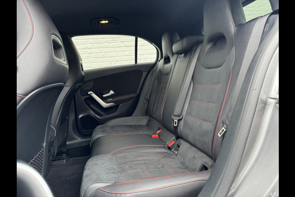 Mercedes-Benz A-Klasse 200 AMG Sfeer Camera Clima Navi Stoelverwarming 19"Multispoke velgen Sportonderstel