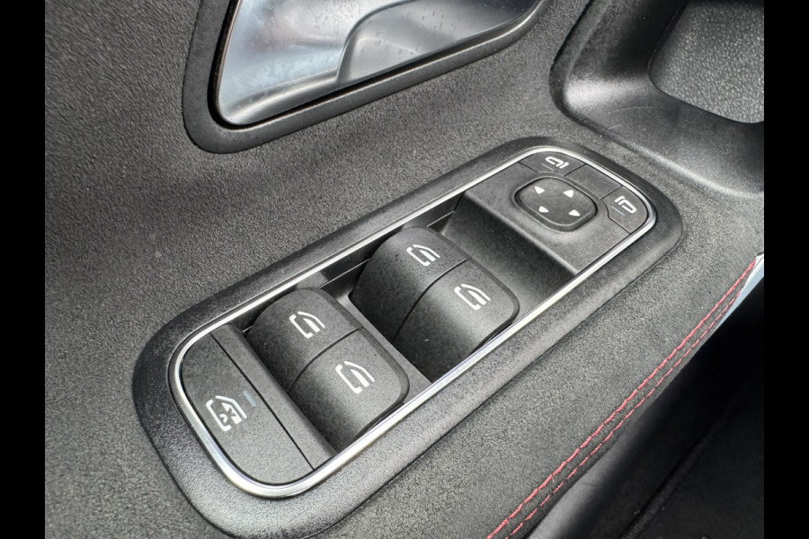 Mercedes-Benz A-Klasse 200 AMG Sfeer Camera Clima Navi Stoelverwarming 19"Multispoke velgen Sportonderstel