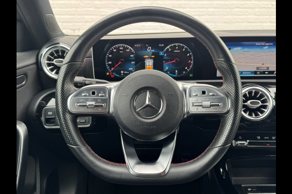 Mercedes-Benz A-Klasse 200 AMG Sfeer Camera Clima Navi Stoelverwarming 19"Multispoke velgen Sportonderstel