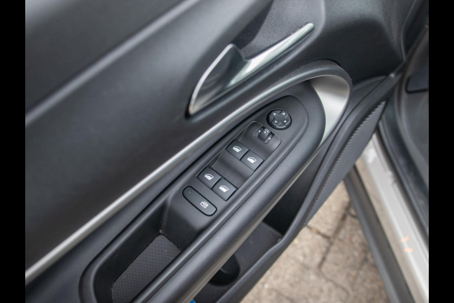 Jeep Avenger 1.2 e-Hybrid Summit | Infotainment&Convenience Pack