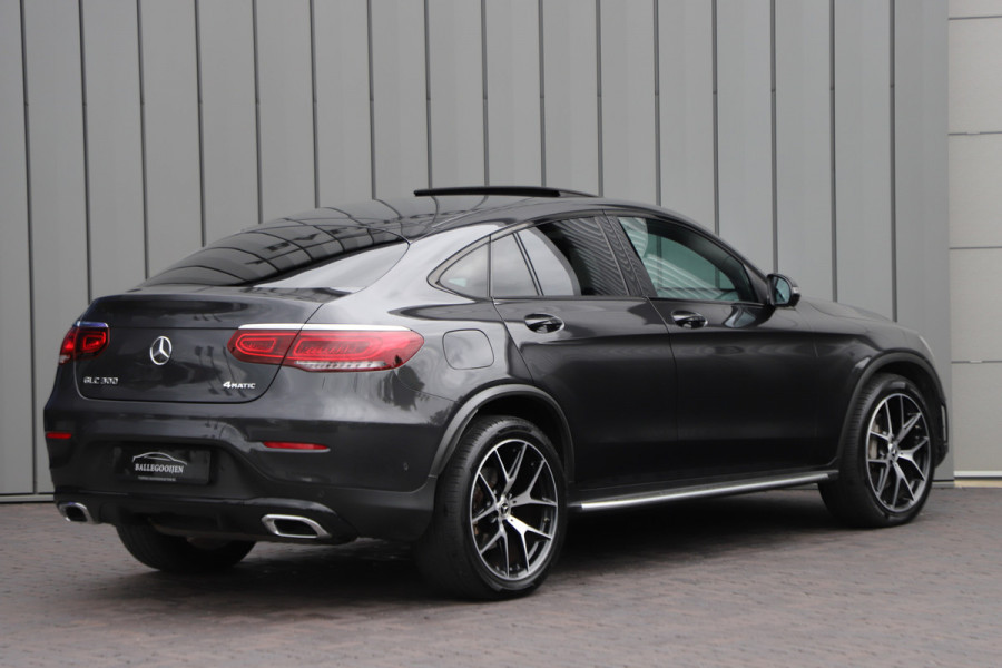 Mercedes-Benz GLC Coupé 300 AMG 4-Matic | 258PK | Schuifdak | Trekhaak | Led | Carplay | Distronic | Leder | Stoelverwarming | 2020.