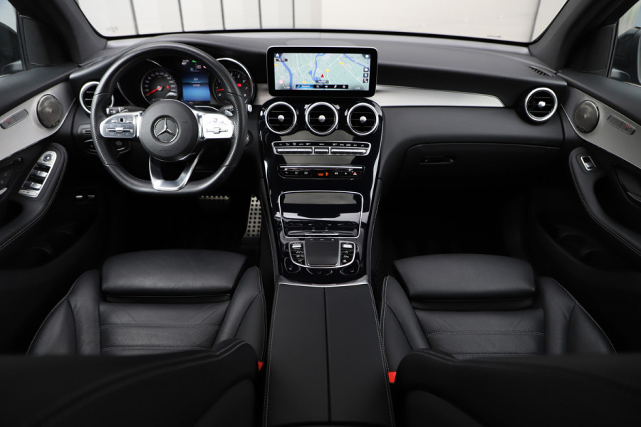Mercedes-Benz GLC Coupé 300 AMG 4-Matic | 258PK | Schuifdak | Trekhaak | Led | Carplay | Distronic | Leder | Stoelverwarming | 2020.