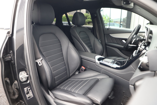 Mercedes-Benz GLC Coupé 300 AMG 4-Matic | 258PK | Schuifdak | Trekhaak | Led | Carplay | Distronic | Leder | Stoelverwarming | 2020.