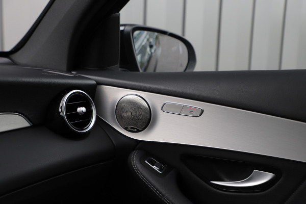 Mercedes-Benz GLC Coupé 300 AMG 4-Matic | 258PK | Schuifdak | Trekhaak | Led | Carplay | Distronic | Leder | Stoelverwarming | 2020.