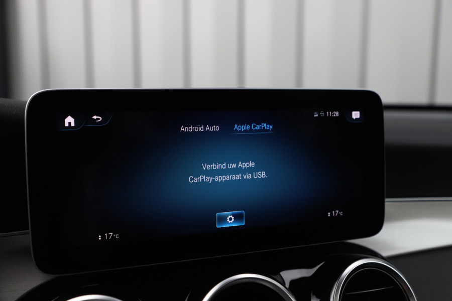 Mercedes-Benz GLC Coupé 300 AMG 4-Matic | 258PK | Schuifdak | Trekhaak | Led | Carplay | Distronic | Leder | Stoelverwarming | 2020.