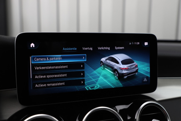 Mercedes-Benz GLC Coupé 300 AMG 4-Matic | 258PK | Schuifdak | Trekhaak | Led | Carplay | Distronic | Leder | Stoelverwarming | 2020.