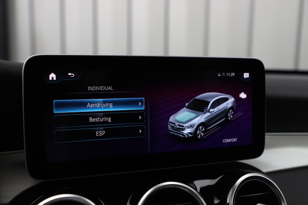 Mercedes-Benz GLC Coupé 300 AMG 4-Matic | 258PK | Schuifdak | Trekhaak | Led | Carplay | Distronic | Leder | Stoelverwarming | 2020.