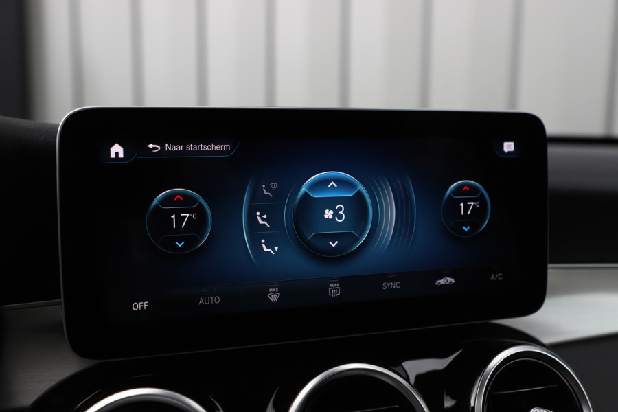 Mercedes-Benz GLC Coupé 300 AMG 4-Matic | 258PK | Schuifdak | Trekhaak | Led | Carplay | Distronic | Leder | Stoelverwarming | 2020.