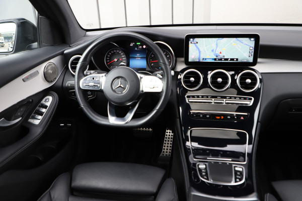 Mercedes-Benz GLC Coupé 300 AMG 4-Matic | 258PK | Schuifdak | Trekhaak | Led | Carplay | Distronic | Leder | Stoelverwarming | 2020.