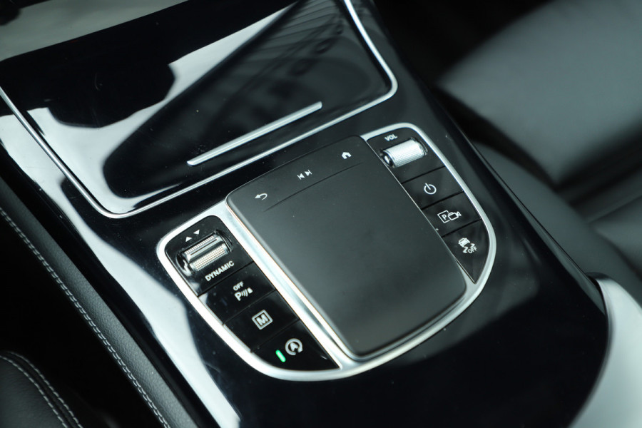 Mercedes-Benz GLC Coupé 300 AMG 4-Matic | 258PK | Schuifdak | Trekhaak | Led | Carplay | Distronic | Leder | Stoelverwarming | 2020.