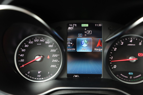 Mercedes-Benz GLC Coupé 300 AMG 4-Matic | 258PK | Schuifdak | Trekhaak | Led | Carplay | Distronic | Leder | Stoelverwarming | 2020.