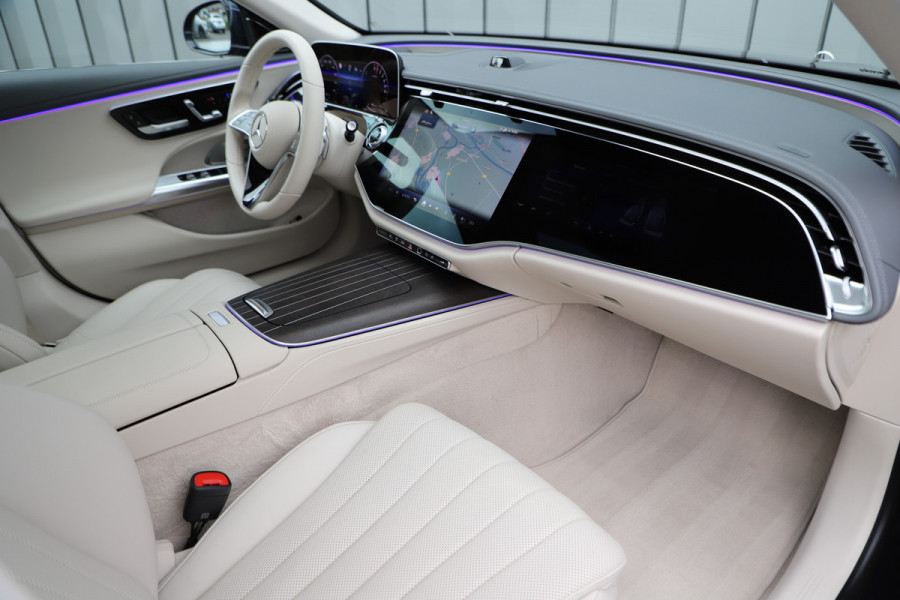 Mercedes-Benz E-Klasse 300e Exclusive Line | 313PK | Luchtvering | Achterasbesturing | Massage | Head-up | Burmester 4D | Keyless-go | Distronic+ | 202