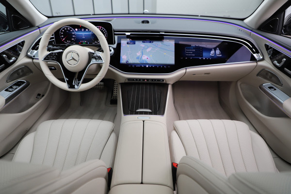 Mercedes-Benz E-Klasse 300e Exclusive Line | 313PK | Luchtvering | Achterasbesturing | Massage | Head-up | Burmester 4D | Keyless-go | Distronic+ | 202