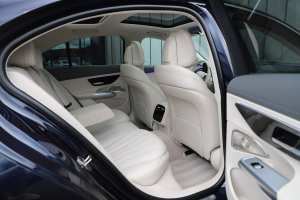 Mercedes-Benz E-Klasse 300e Exclusive Line | 313PK | Luchtvering | Achterasbesturing | Massage | Head-up | Burmester 4D | Keyless-go | Distronic+ | 202