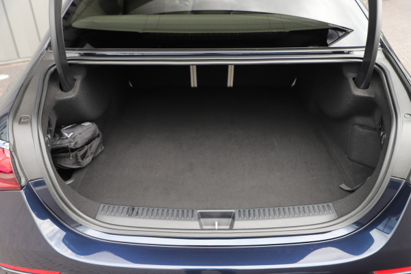 Mercedes-Benz E-Klasse 300e Exclusive Line | 313PK | Luchtvering | Achterasbesturing | Massage | Head-up | Burmester 4D | Keyless-go | Distronic+ | 202