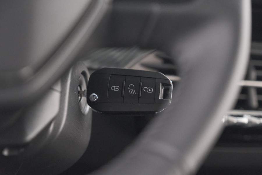 Peugeot 208 1.2 Hybrid 110 e-DCS6 Style | Parkeersensoren | Apple Carplay | Cruise Control | Navigatie